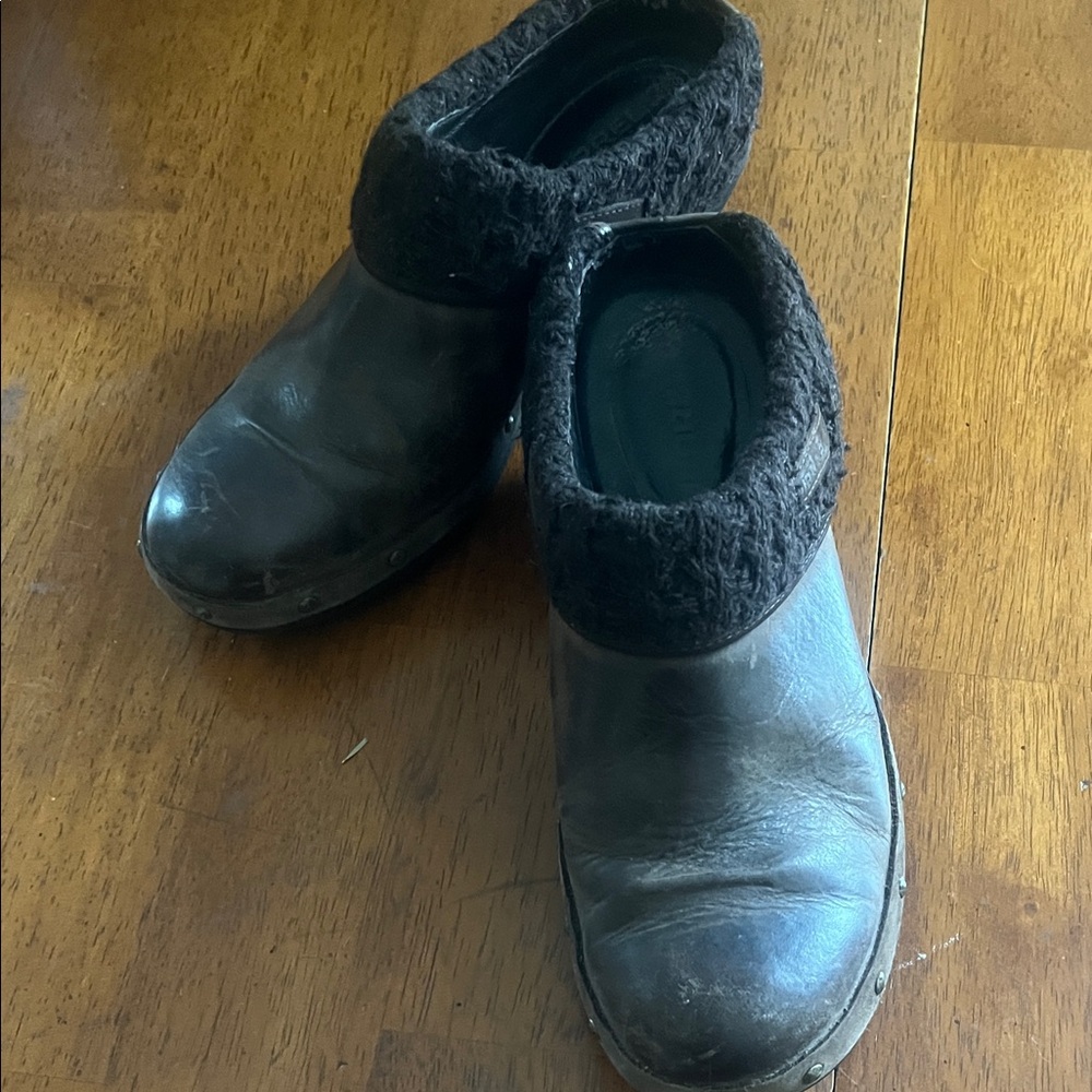 Boho beauties!!  Merrell snow clogs, dark brown, like new condition. Size 8.5/39